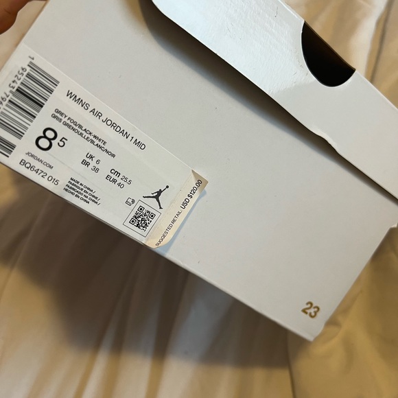 Jordan 1 MID - Picture 3 of 4